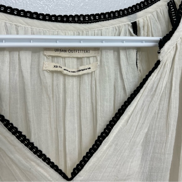 UO V-Neck Long Sleeve - Picture 3 of 3